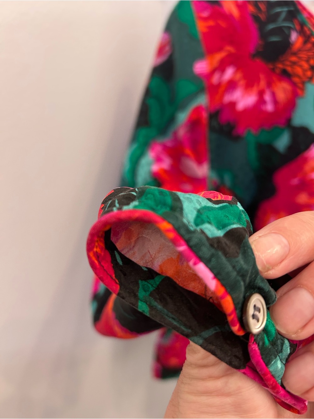 Vintage Evan Picone Green and Pink Floral Long-Sleeve Crewneck Top in SILK - Picture 5 of 8